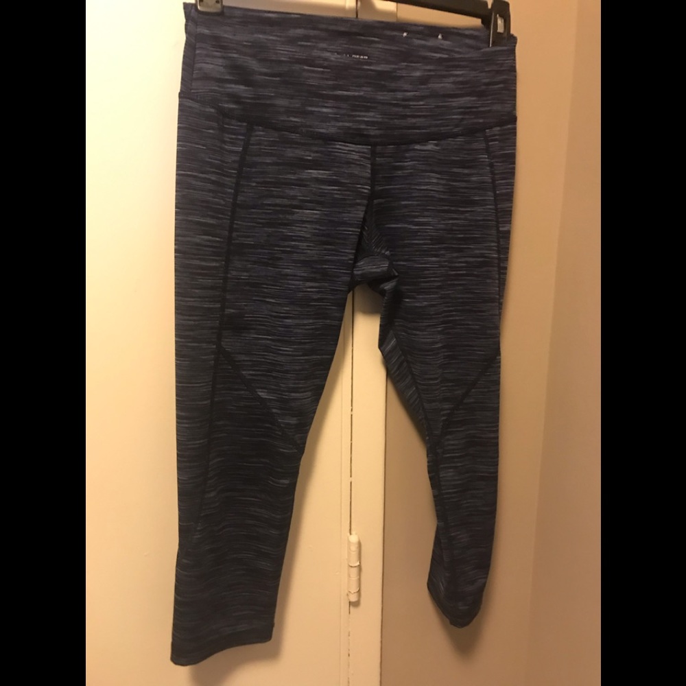 Blue patterned 3/4ths style leggings